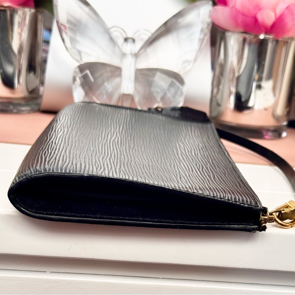 Louis Vuitton Black Epi Pochette - Picture 5 of 12
